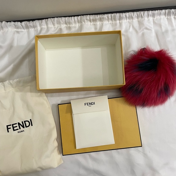 Fendi fur key chain - Picture 9 of 9